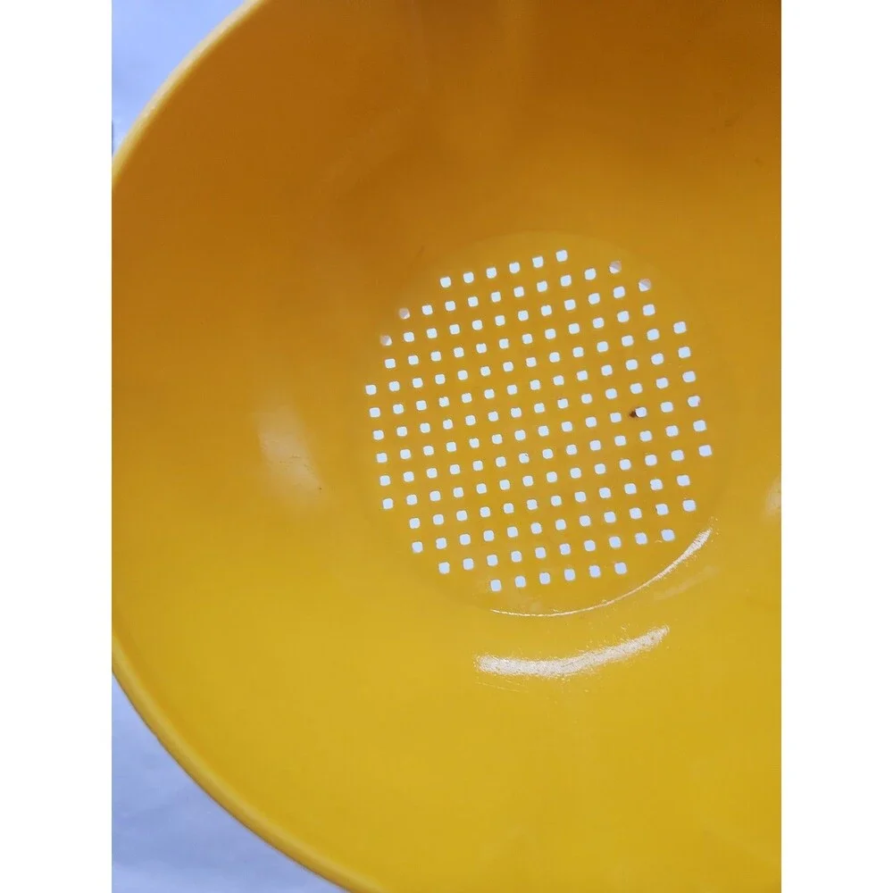 Tupperware Yellow 1 Quart Small Colander Strainer Double Pour Spout